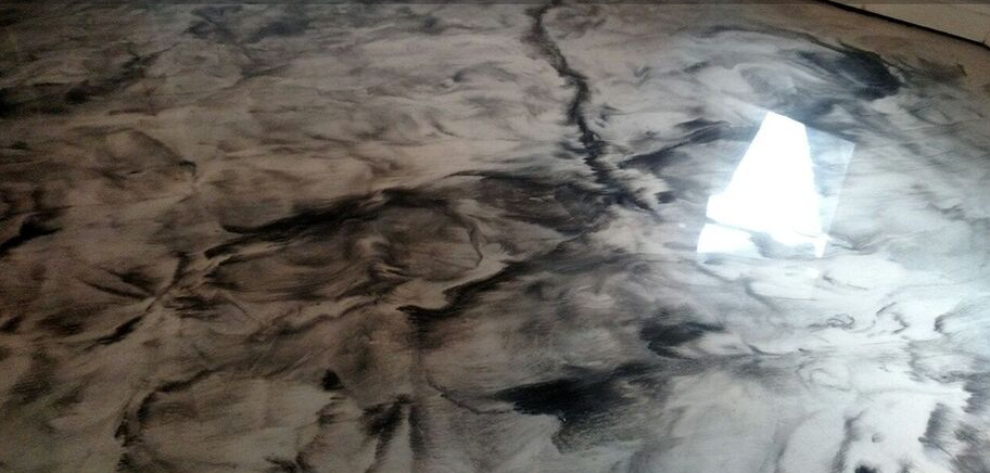 Epoxy basement floor with a metallic finish. Work done by Plancher Epoxy Drummondville. 